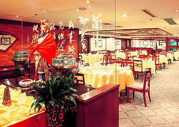 《幻灵降世录：女巫的面纱》预告 组队杀出重围